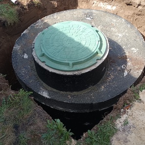 Монтаж дренажных колодцев, полей, траншей